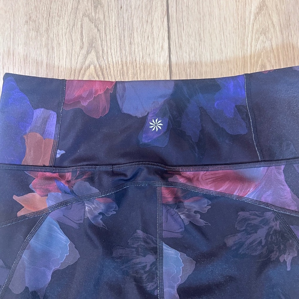 Athleta Rainier Printed Tight Leggings Medium Purple Blue Floral Zip Pockets - Picture 9 of 9